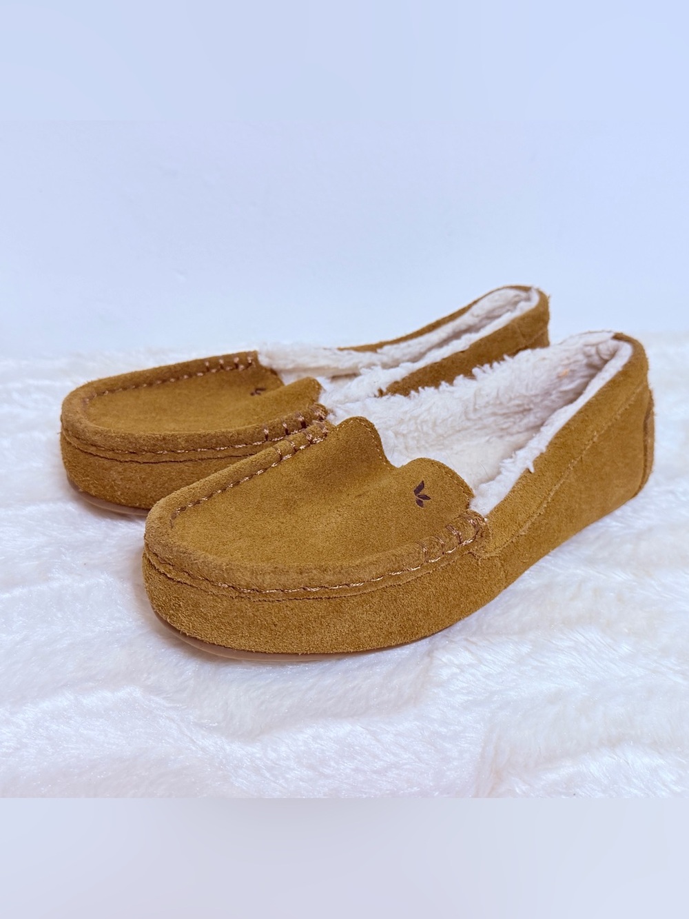 Koolaburra Chestnut Suede Moccasin Slippers with Cream Shearling size 1 youth